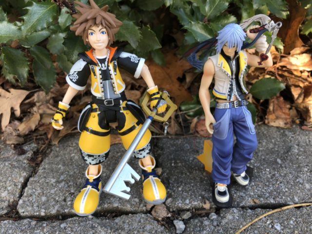 Comparison of Static Arts Riku and Kingdom Hearts Select Sora Figures